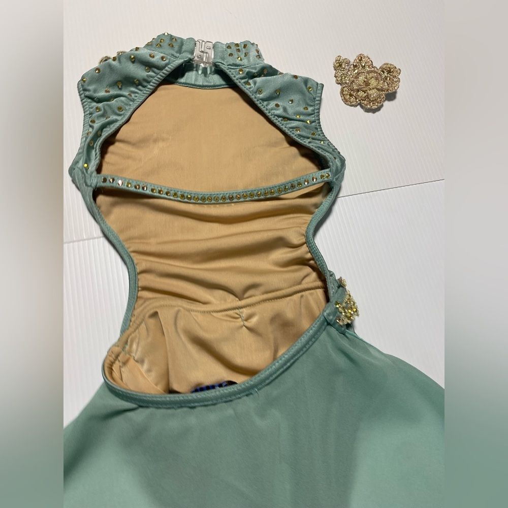 Rare Glamour competition solo dance costume
sage green lyrical SC child - Picture 6 of 11